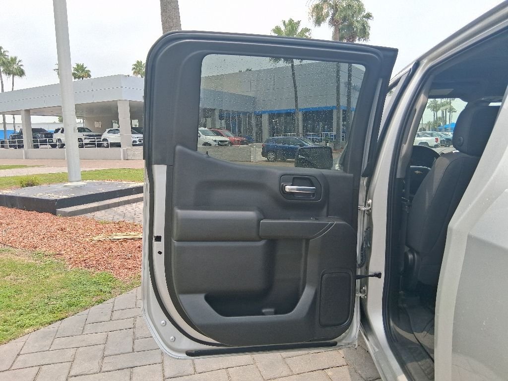 Used 2022 Silver Chevrolet Custom image 15