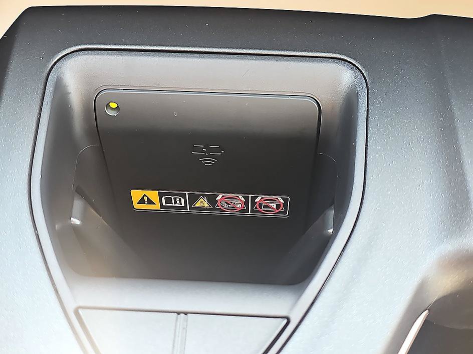 Used 2023 Oxygen White Toyota Limited image 25