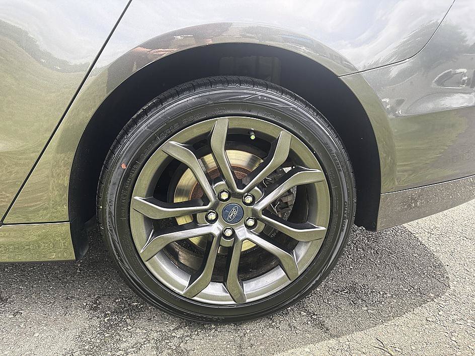 Used 2018 Magnetic Metallic Ford SE image 13