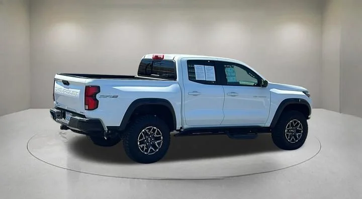 Used 2025 White Chevrolet ZR2 image 5