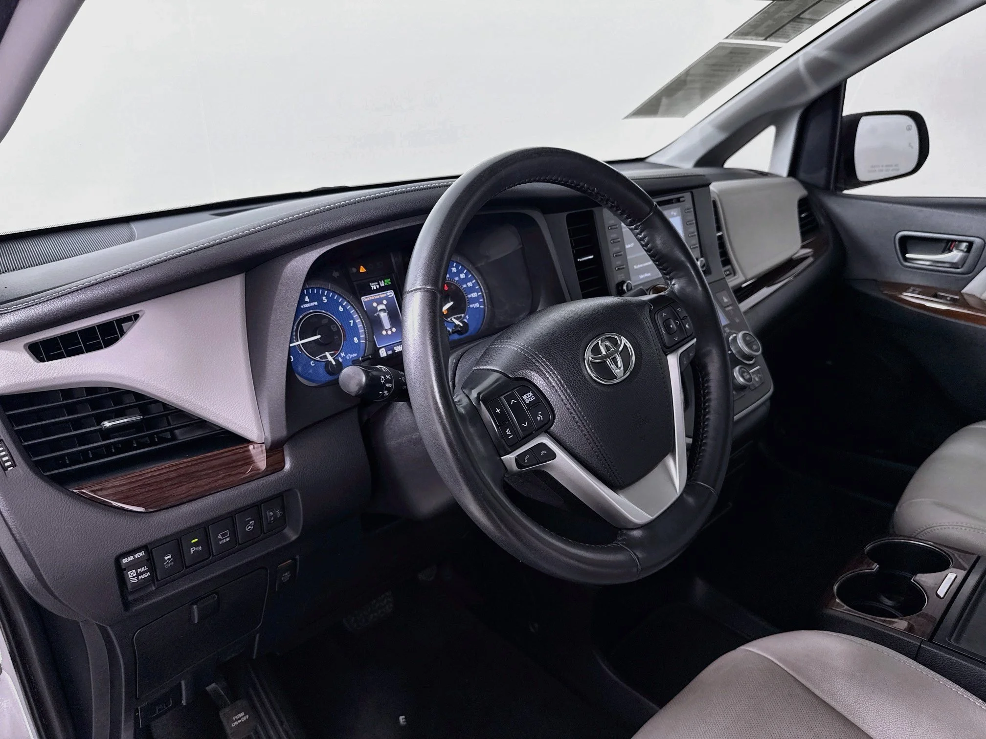 Used 2020 Blizzard Pearl Toyota Limited Premium image 9