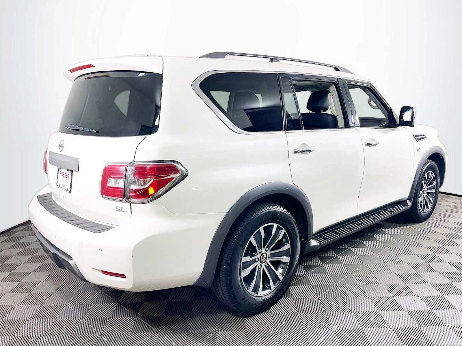 Used 2019 Pearl White Tricoat Nissan SL image 4