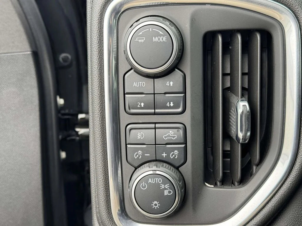 Used 2022 Black Chevrolet RST image 27