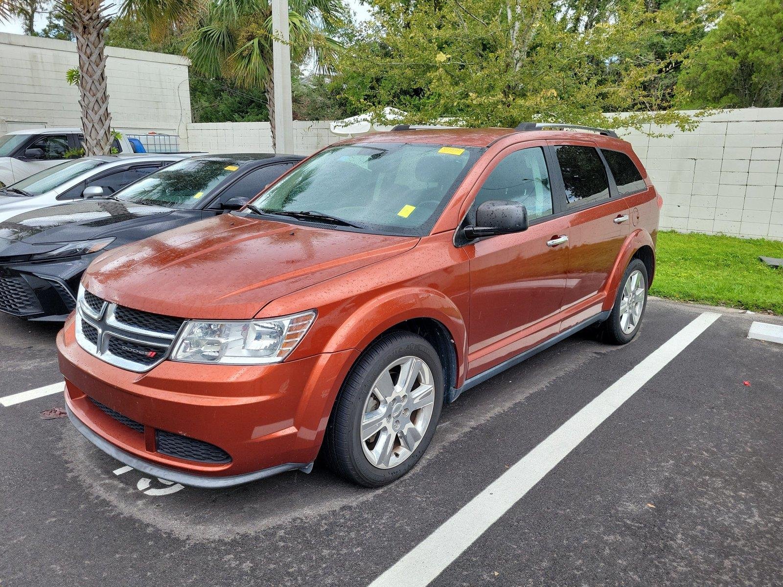 Used 2014 Copperhead Pearlcoat Dodge SE image 1