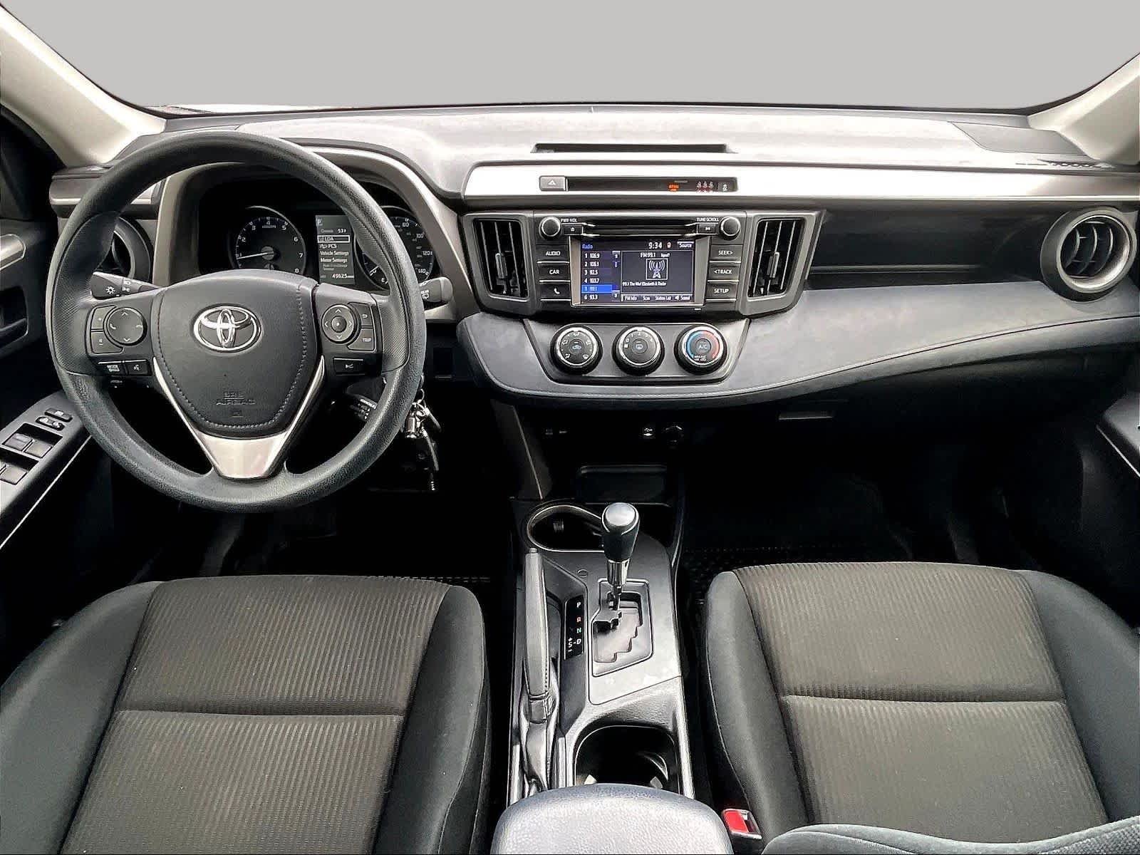 2017 Toyota RAV4 LE - Photo 9