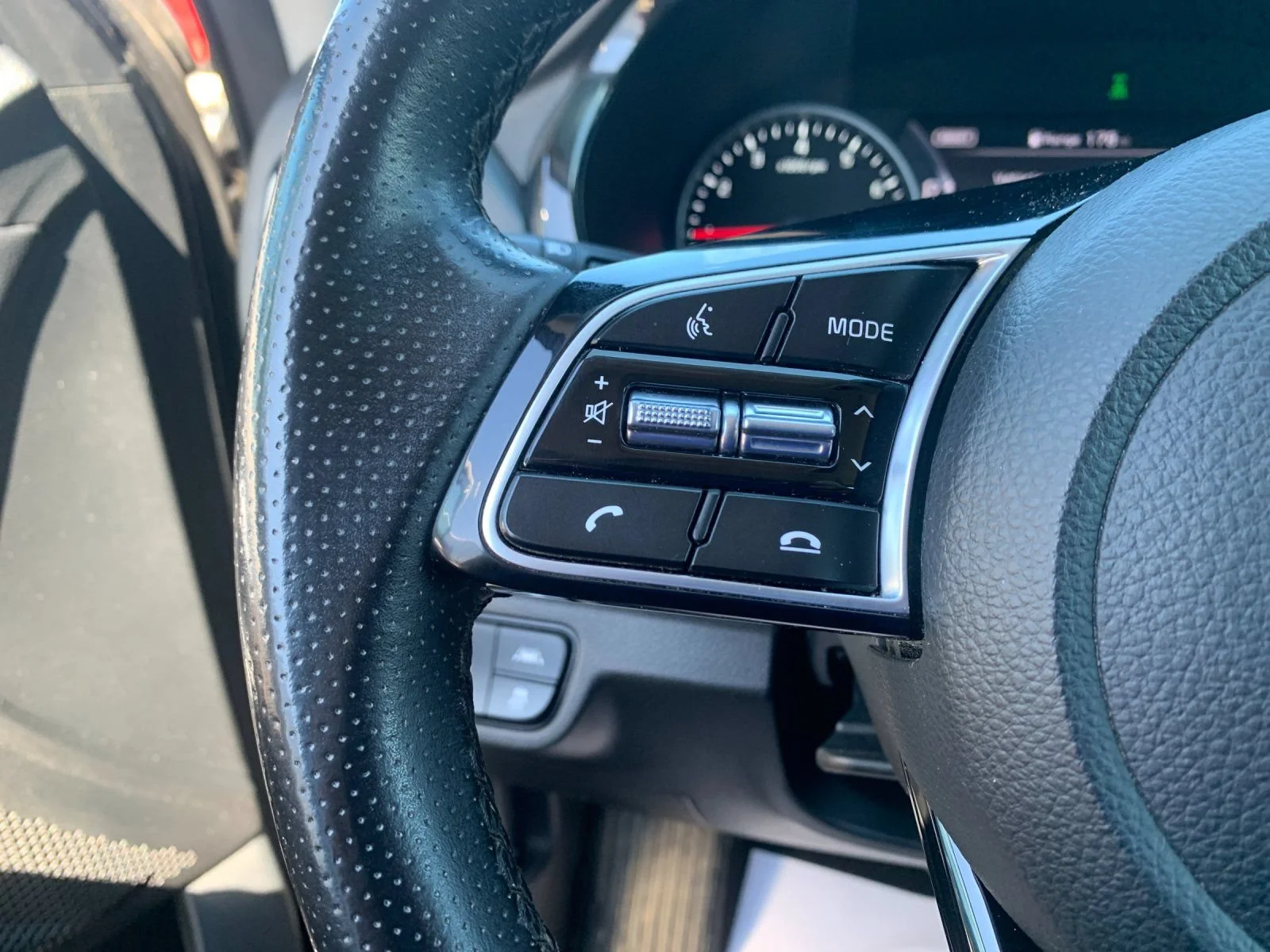 Used 2023 Black Kia SX Turbo image 26