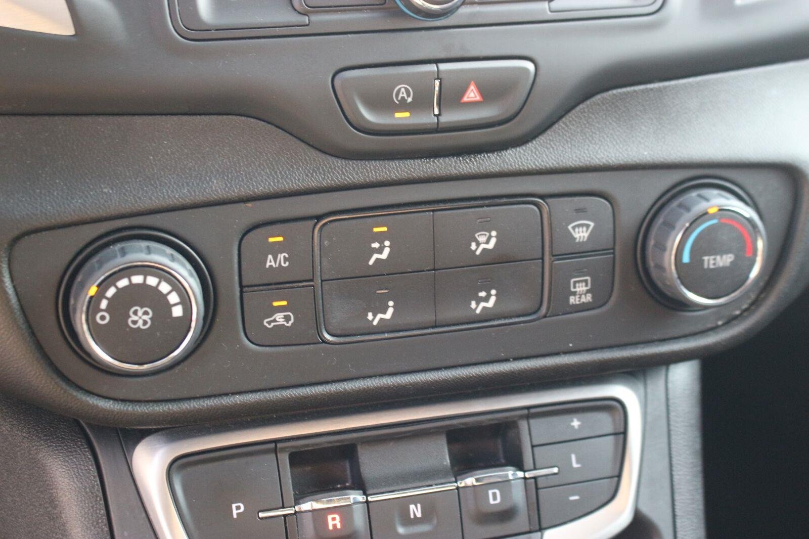 Used 2024 Ebony Twilight Metallic GMC SLE image 27