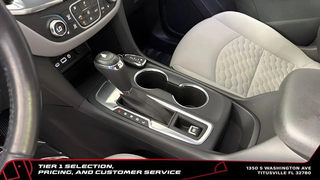 Used 2021 SUMMIT WHITE Chevrolet LT image 22