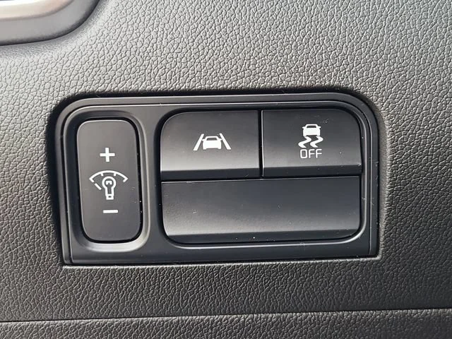 Used 2023 White Kia LX image 22