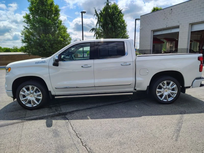 Used 2025 Beige Chevrolet High Country image 19