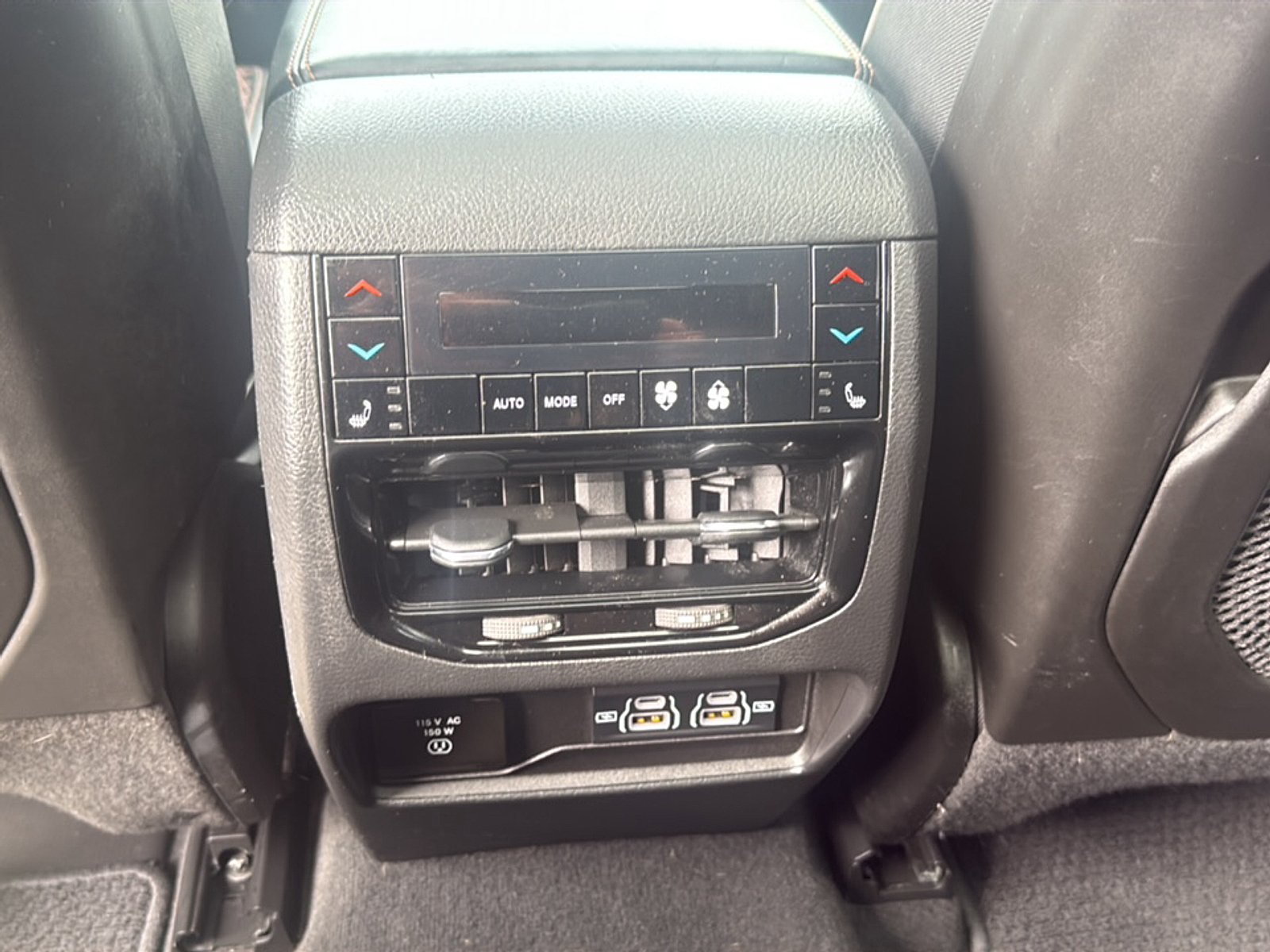 Used 2023 Rocky Mountain Pearlcoat Jeep Summit 4x4 image 34