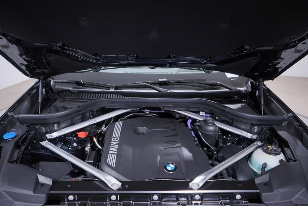 New 2026 Carbon Black Metallic BMW sDrive40i image 14