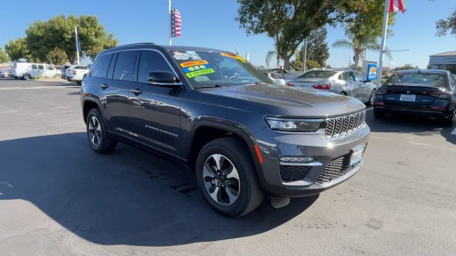 Used 2023 Gray Jeep BASE image 1