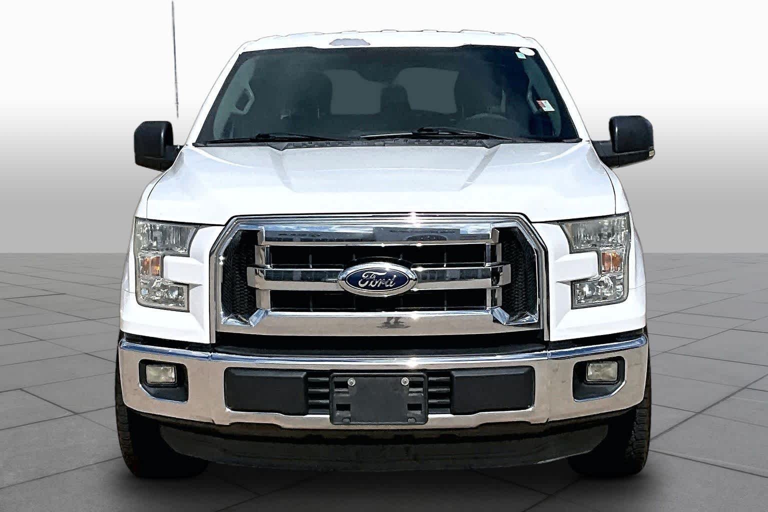 Used 2015 Oxford White Ford XLT image 4