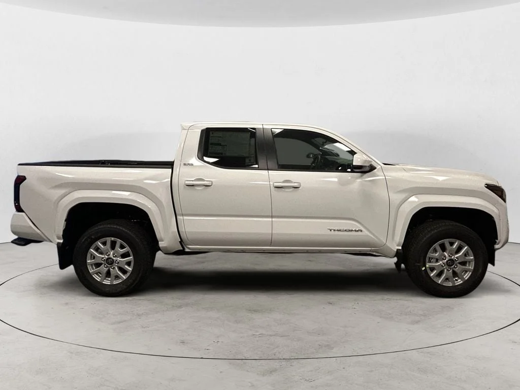New 2026 Ice Cap Toyota SR5 image 6