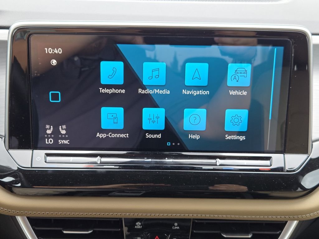 New 2026 Green Volkswagen 2.0T SE w/Technology image 14