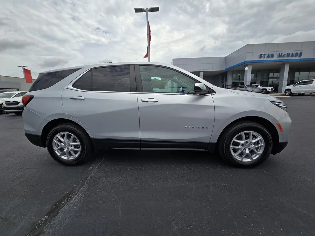Used 2022 Silver Ice Metallic Chevrolet LT image 8