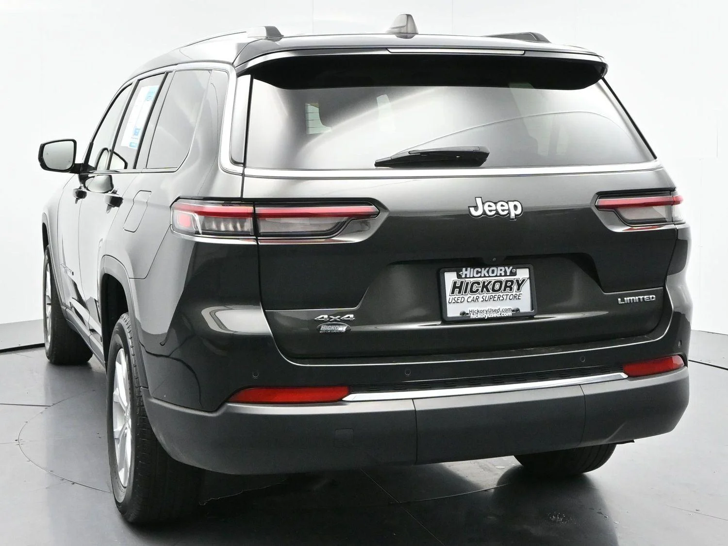Used 2023 Rocky Mountain Pearlcoat Jeep Limited image 6