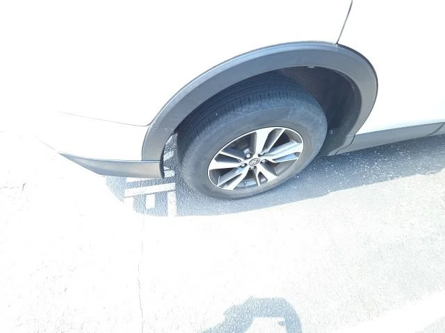 Used 2016 White Toyota XLE image 3