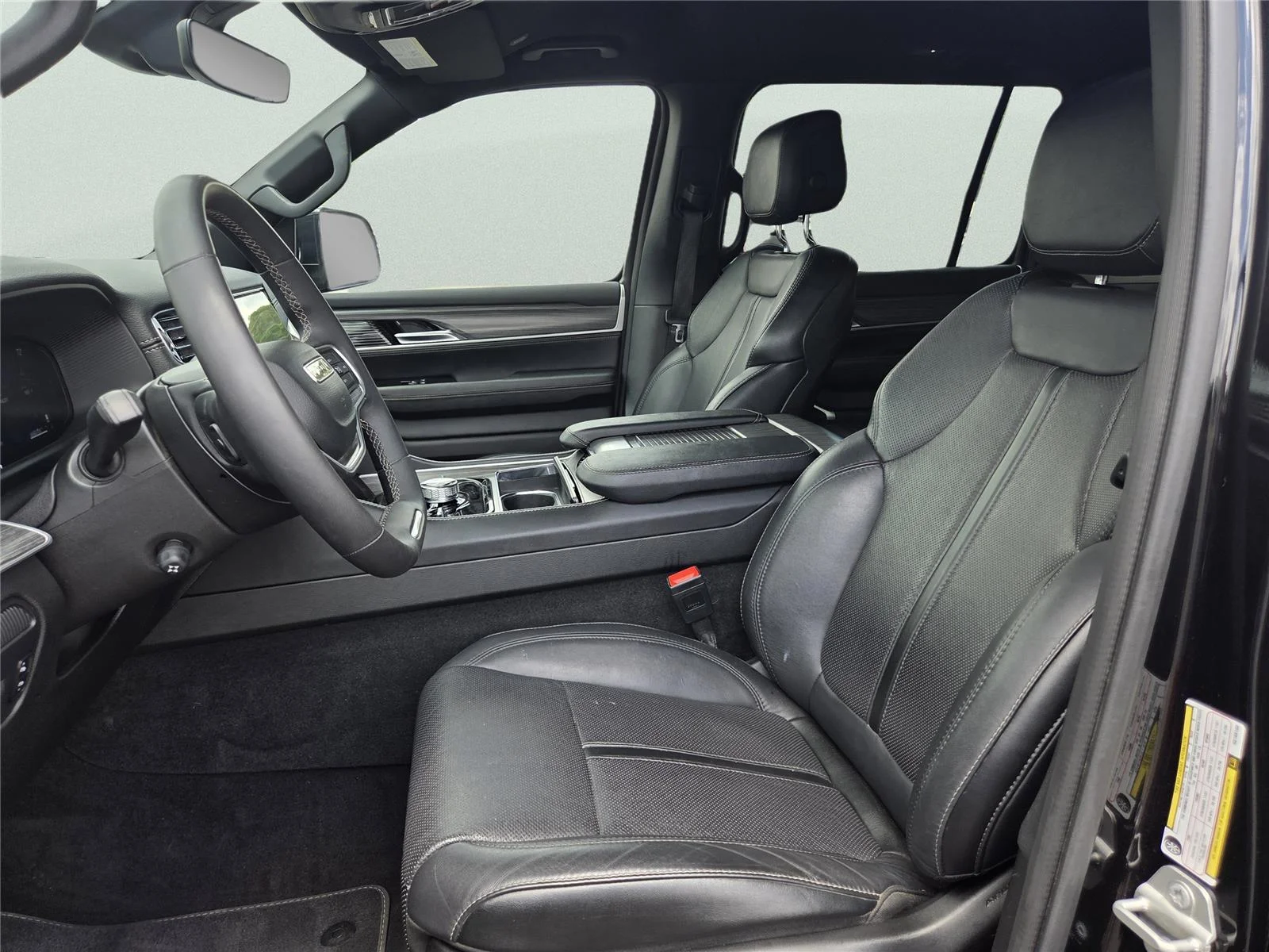 Used 2024 Diamond Black Crystal Pearlcoat Jeep Series III image 15