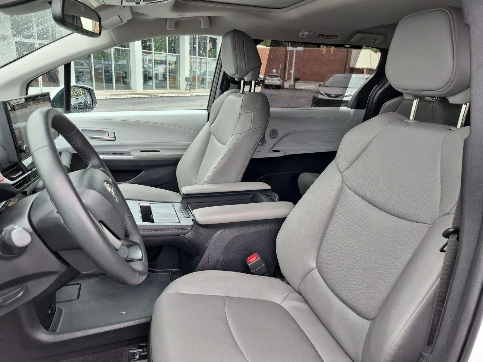 Used 2025 Wind Chill Pearl Toyota XLE image 17