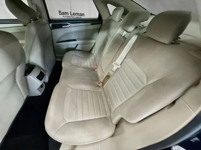Used 2020 Blue Ford SE image 22