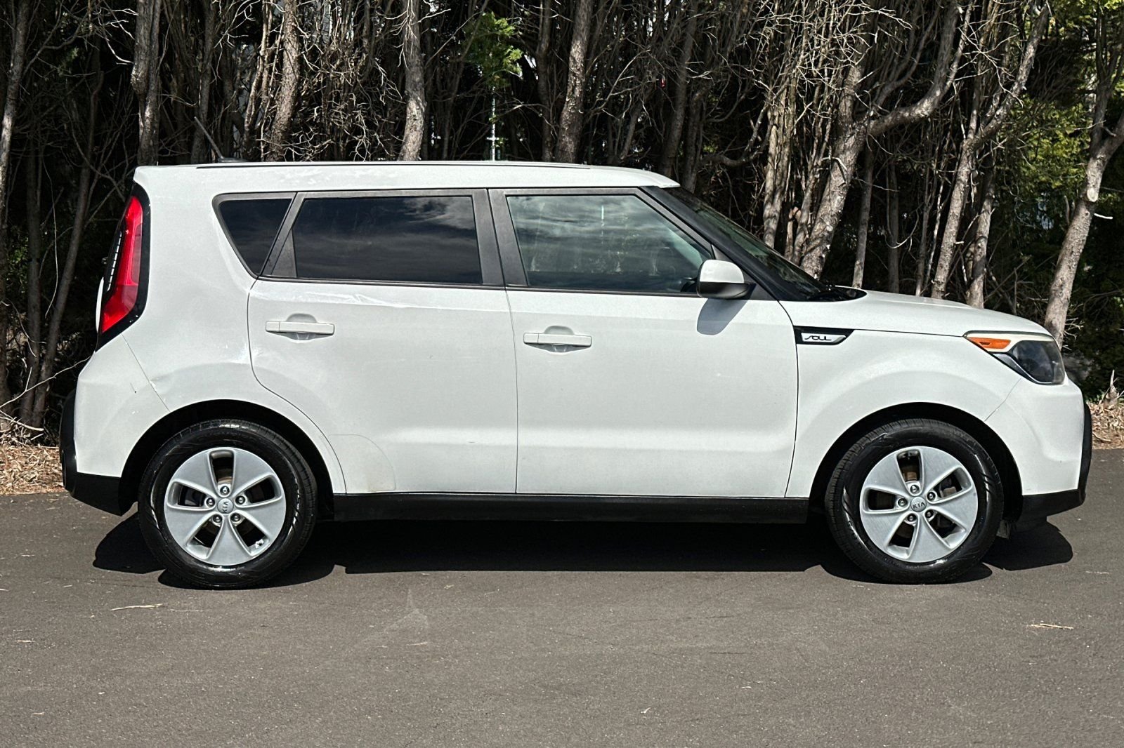 Used 2015 White Kia Base image 3