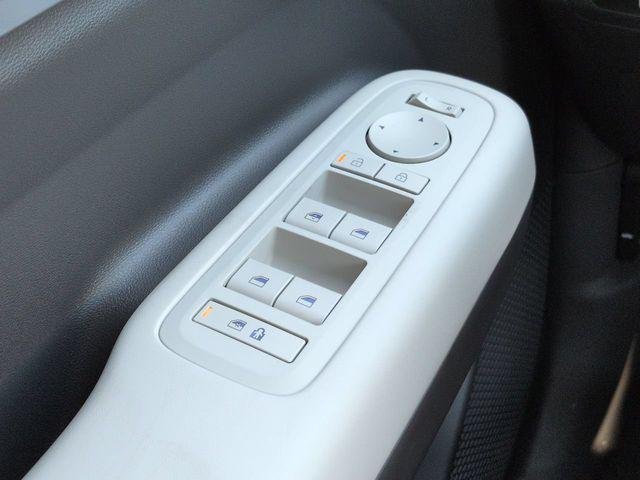 New 2027 Gray Hyundai SE FWD image 19