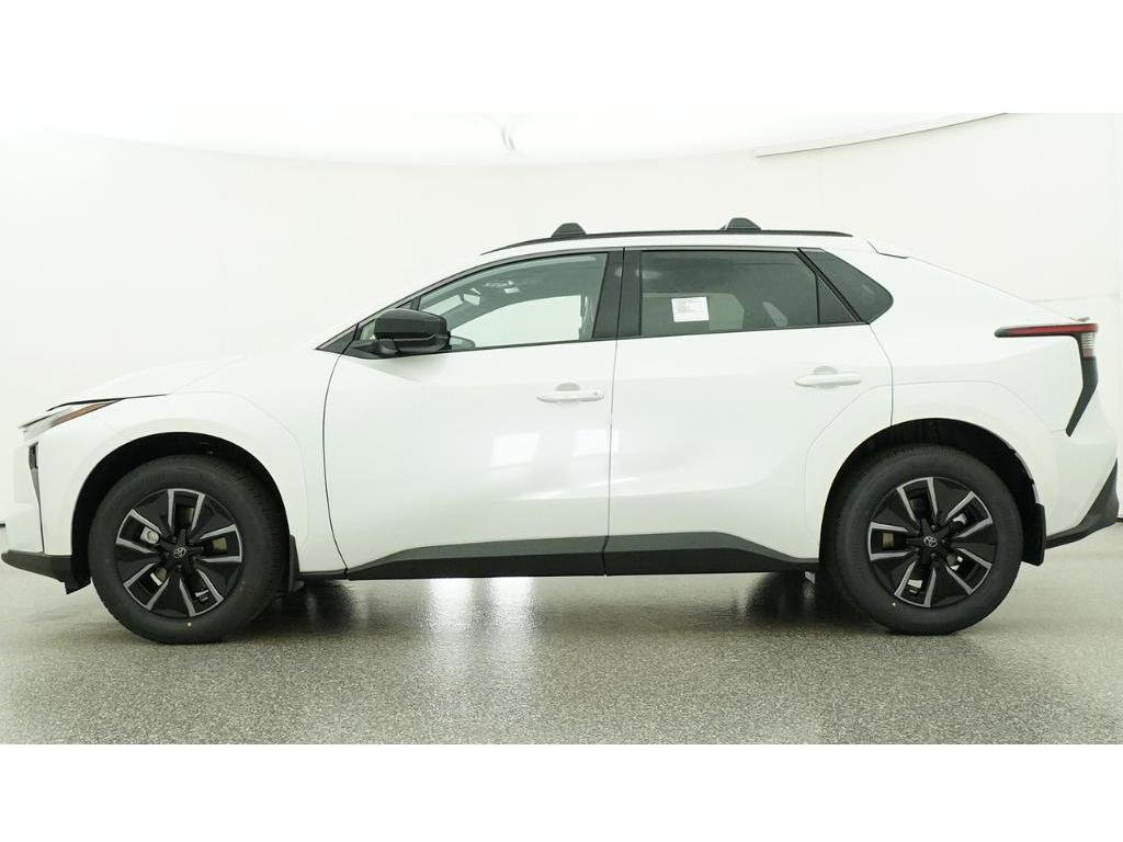New 2026 Wind Chill Pearl Toyota XLE image 19