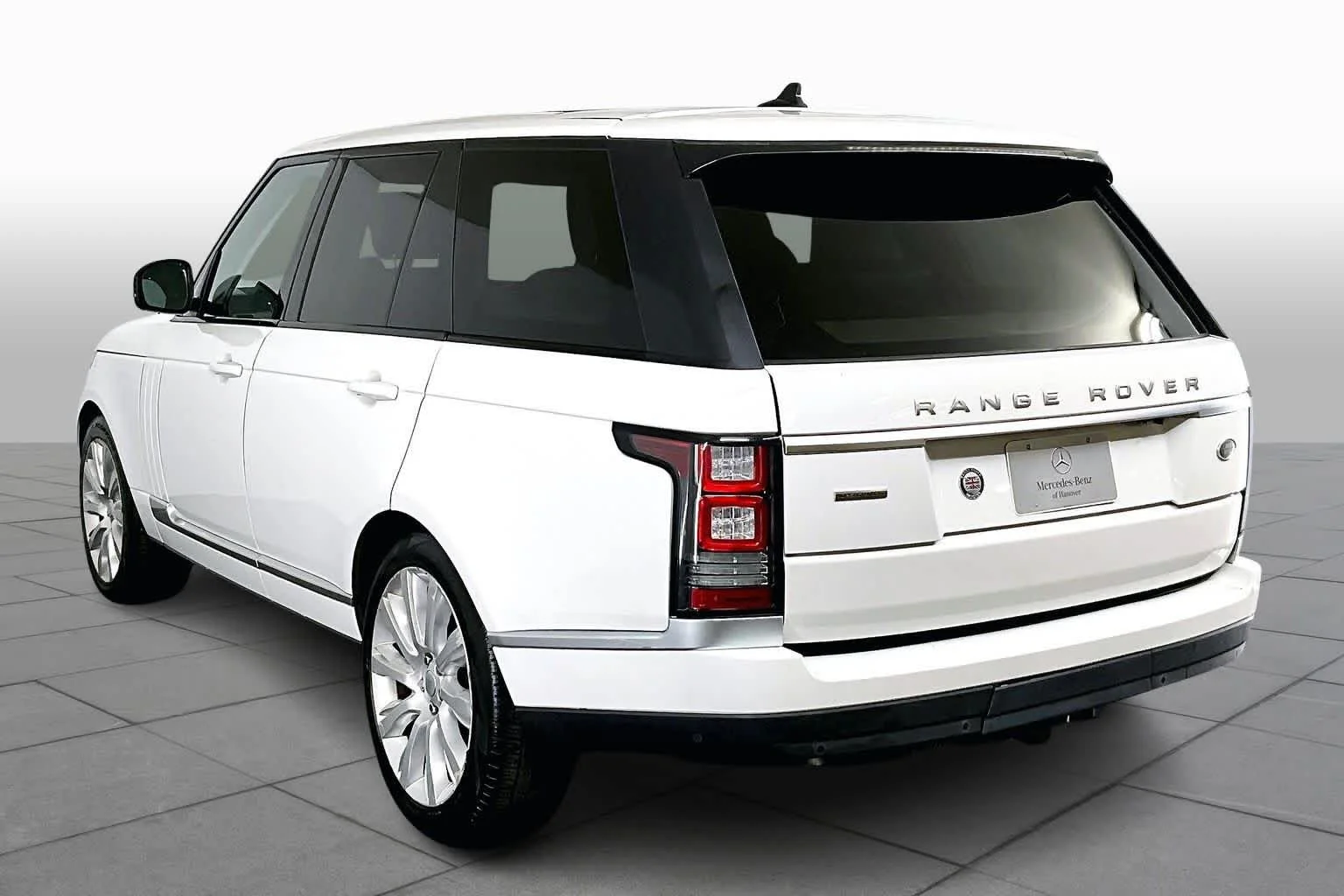 Used 2016 Fuji White Land Rover Supercharged image 12