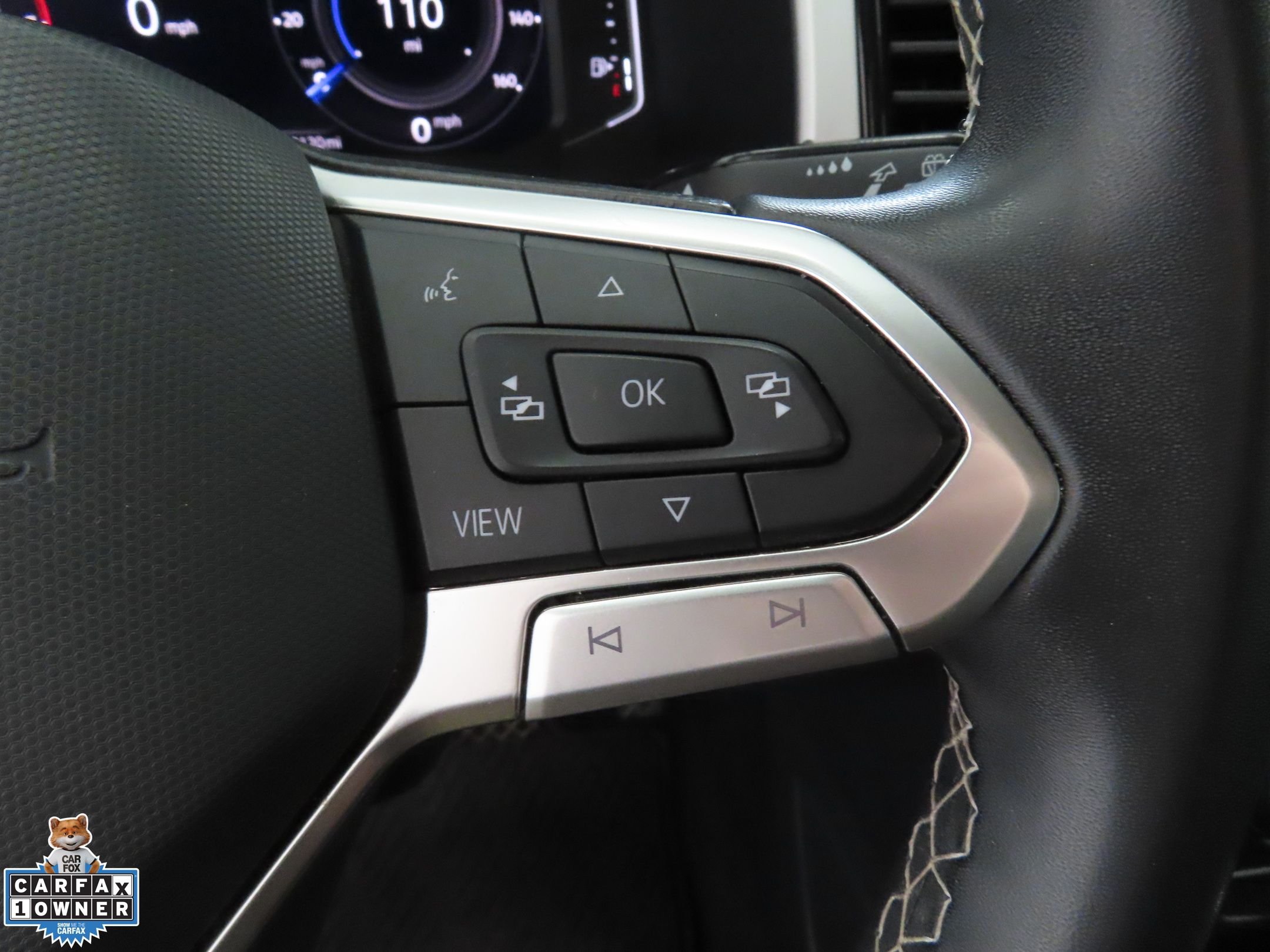 Used 2022 Black Volkswagen 2.0T SE w/Technology image 15