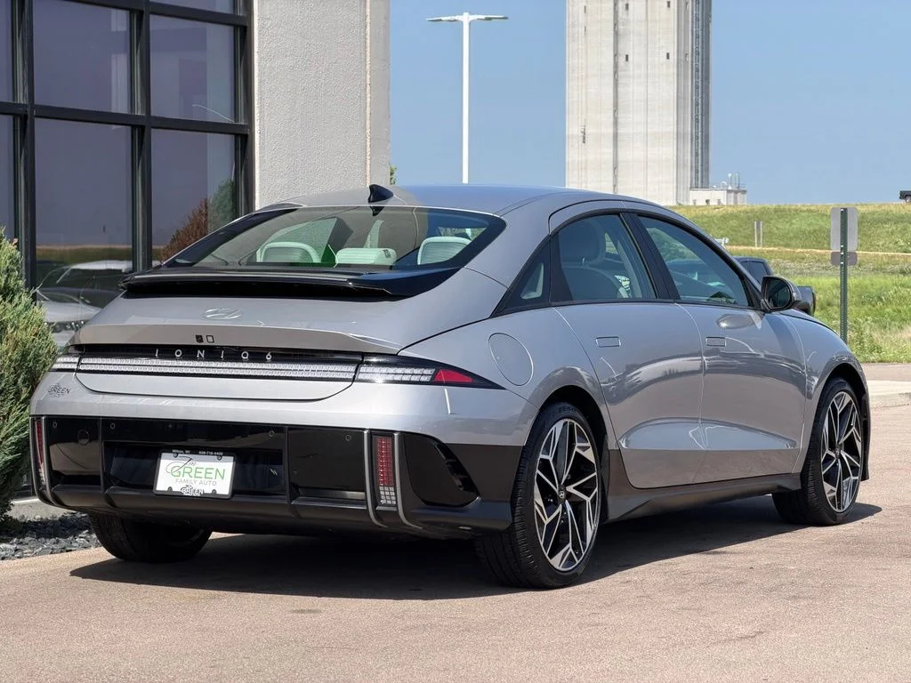 Used 2024 Silver Hyundai SEL image 5