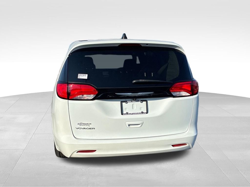 Used 2022 White Chrysler LX image 4