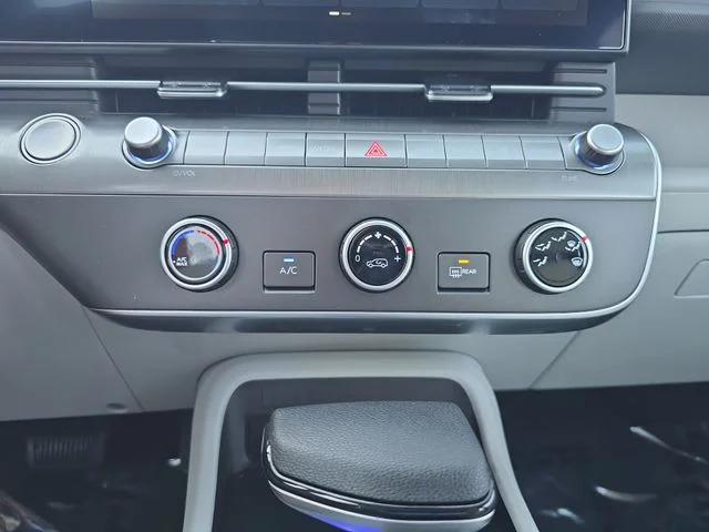 Used 2025 Red Hyundai SE image 18