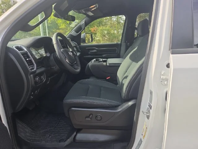 Used 2025 White Ram Big Horn/Lone Star image 9