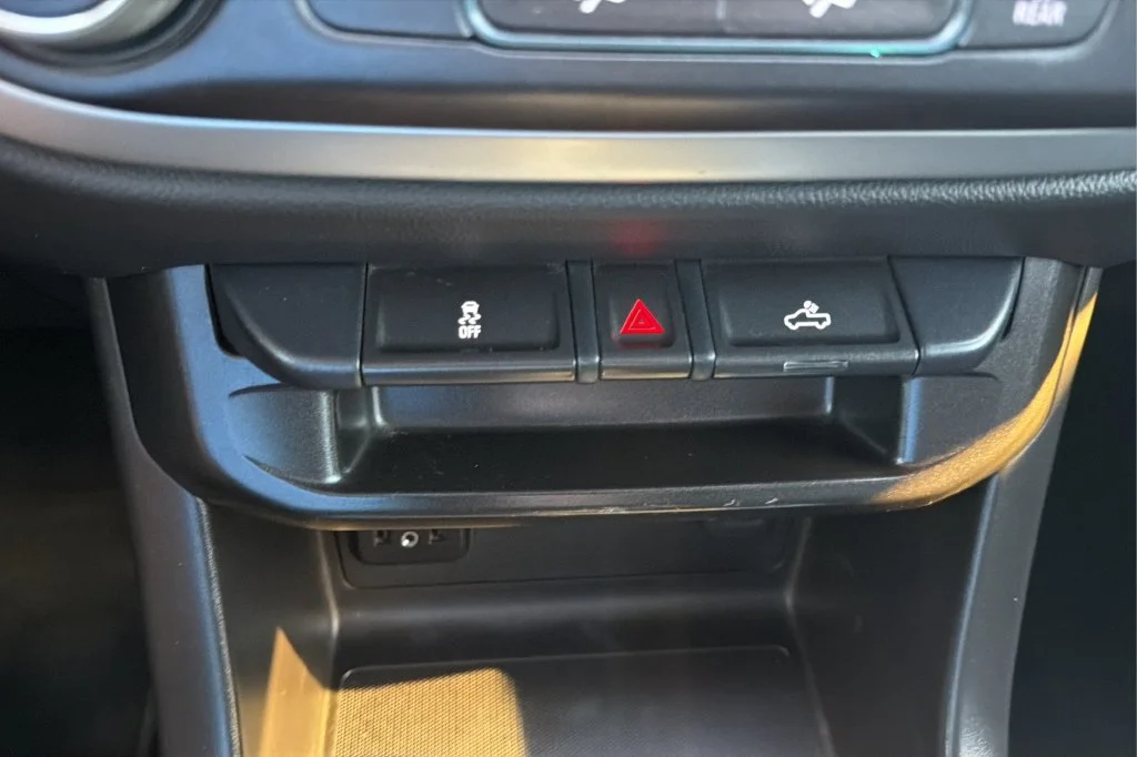 Used 2022 BLACK Chevrolet 2WD LT image 31