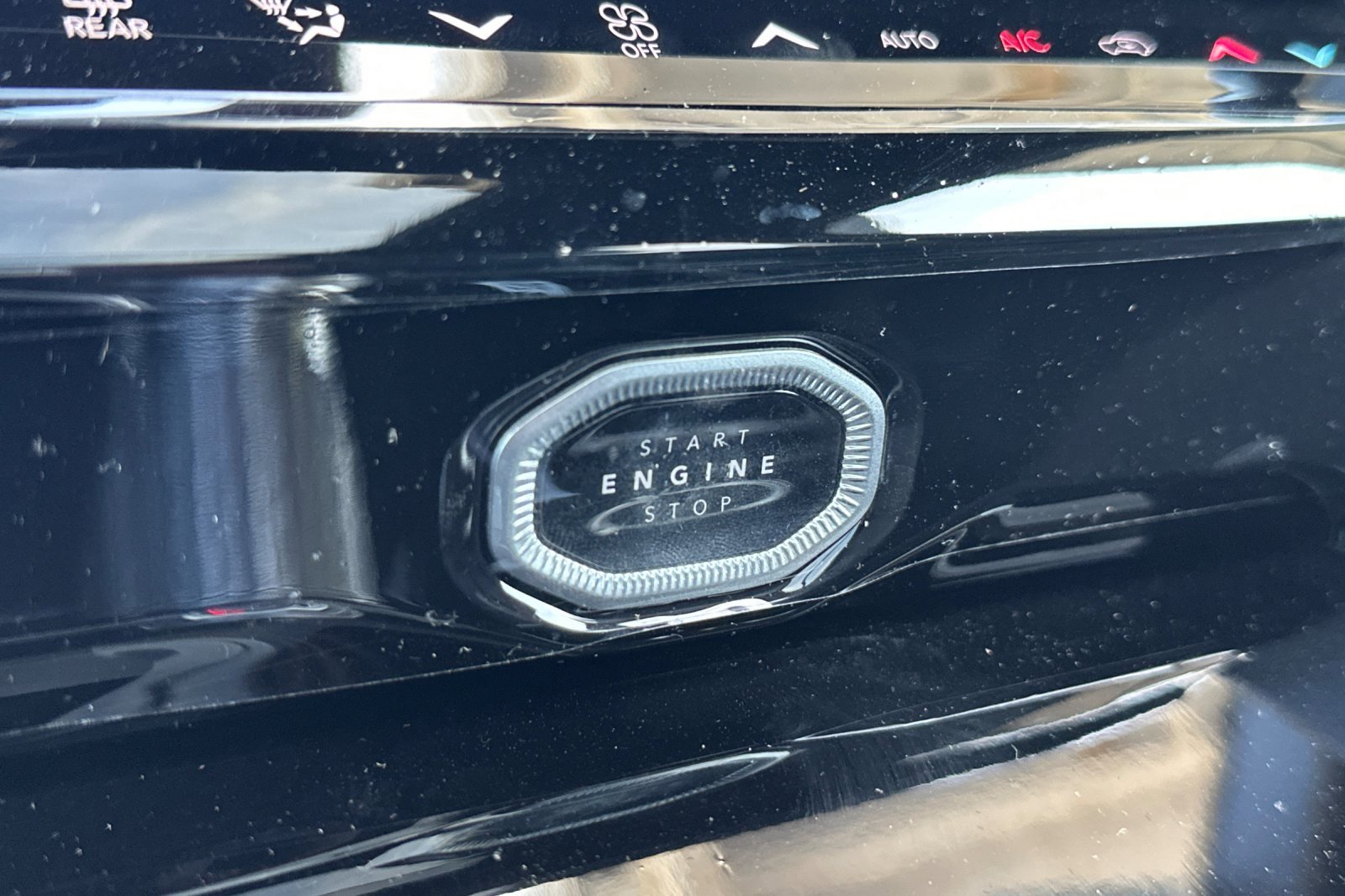 New 2026 Diamond Black Crystal Pearlcoat Jeep Limited Reserve image 22