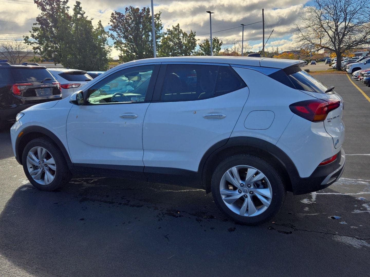 Used 2024 Summit White Buick Preferred image 4