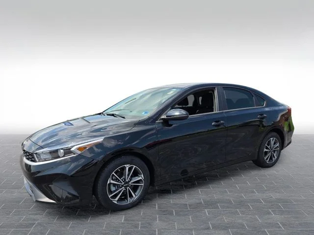 Used 2024 Black Kia LXS image 3