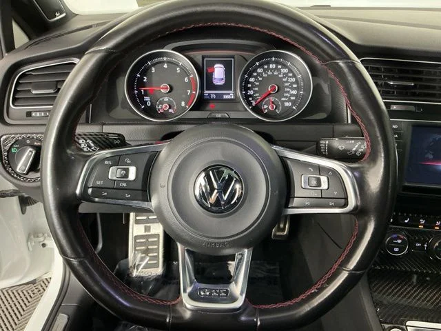 Used 2016  Volkswagen Autobahn image 16