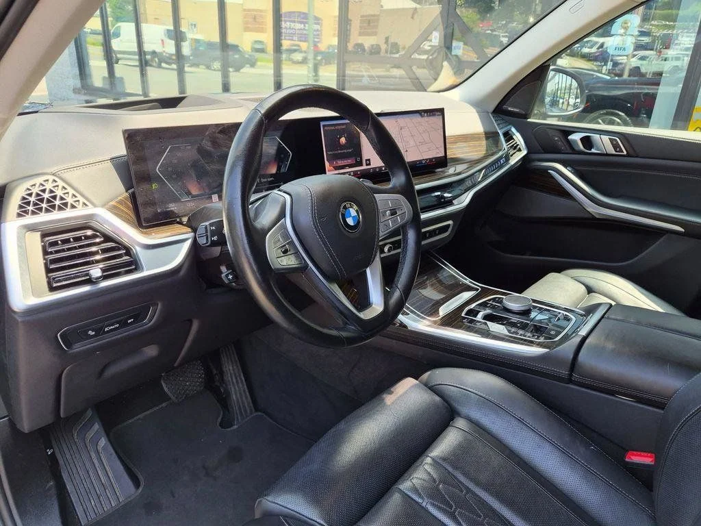 Used 2025 Black BMW xDrive40i image 19