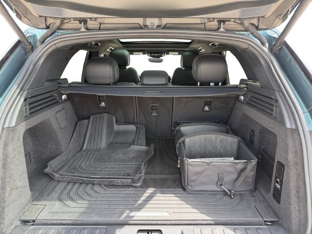 Used 2023 Giola Green Metallic Land Rover SE image 18