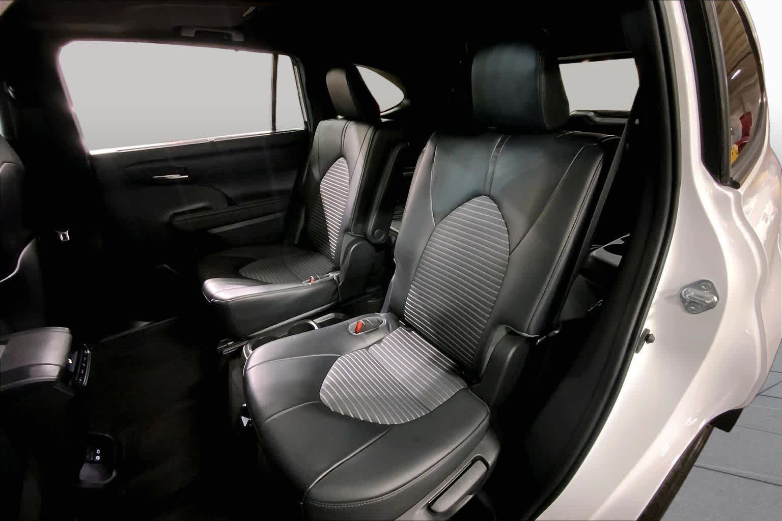Used 2023 Wind Chill Pearl Toyota XSE image 21