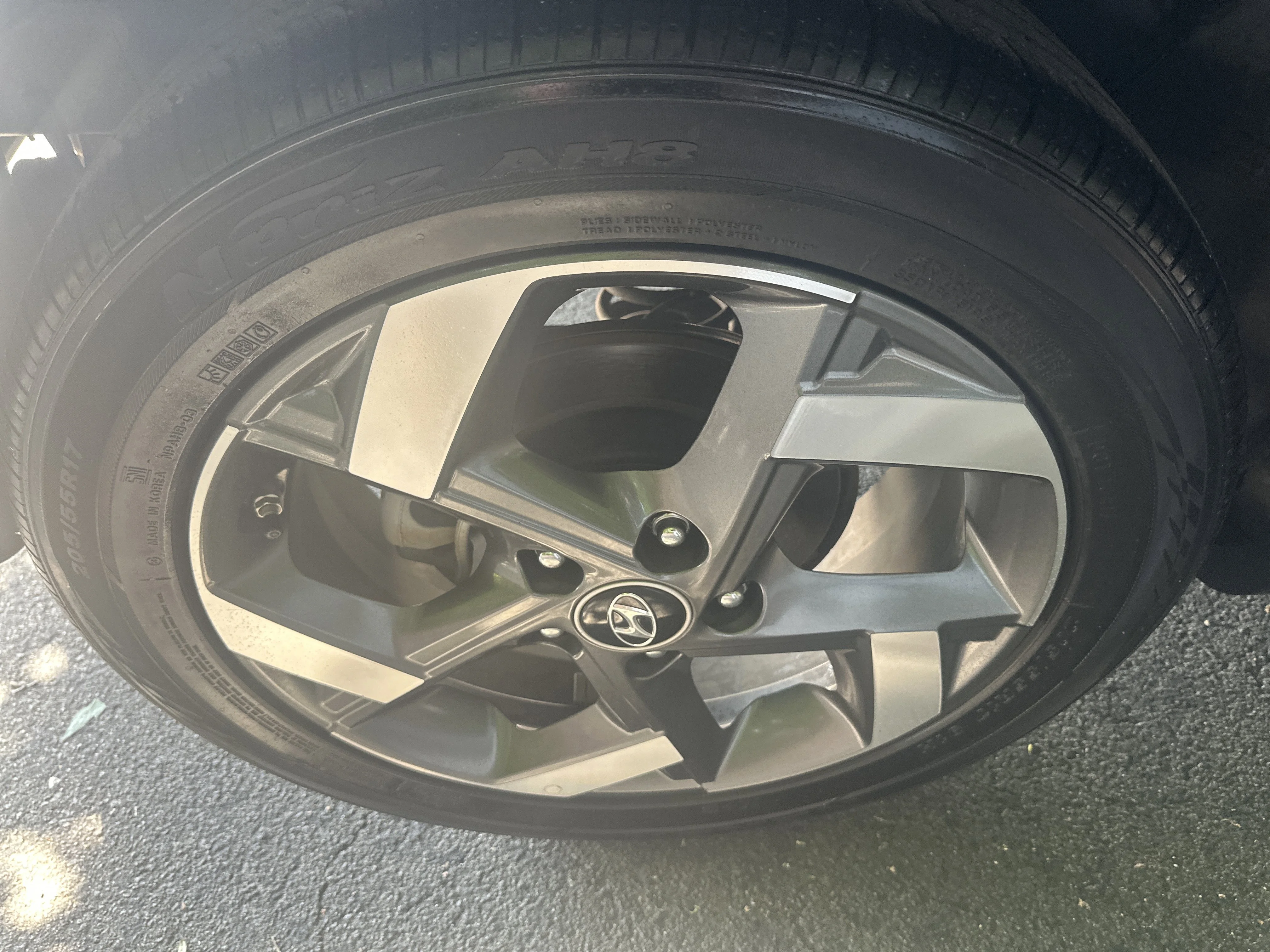 Used 2025 Onyx Black Hyundai SEL image 29