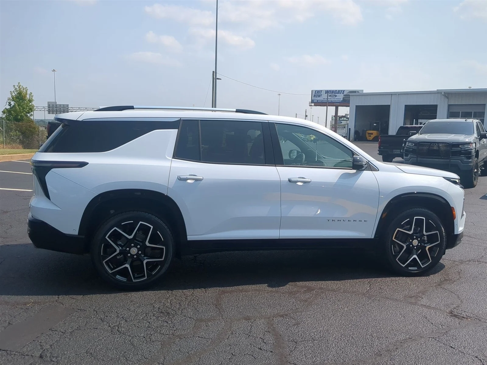 New 2026 Polar White Tricoat Chevrolet High Country image 33