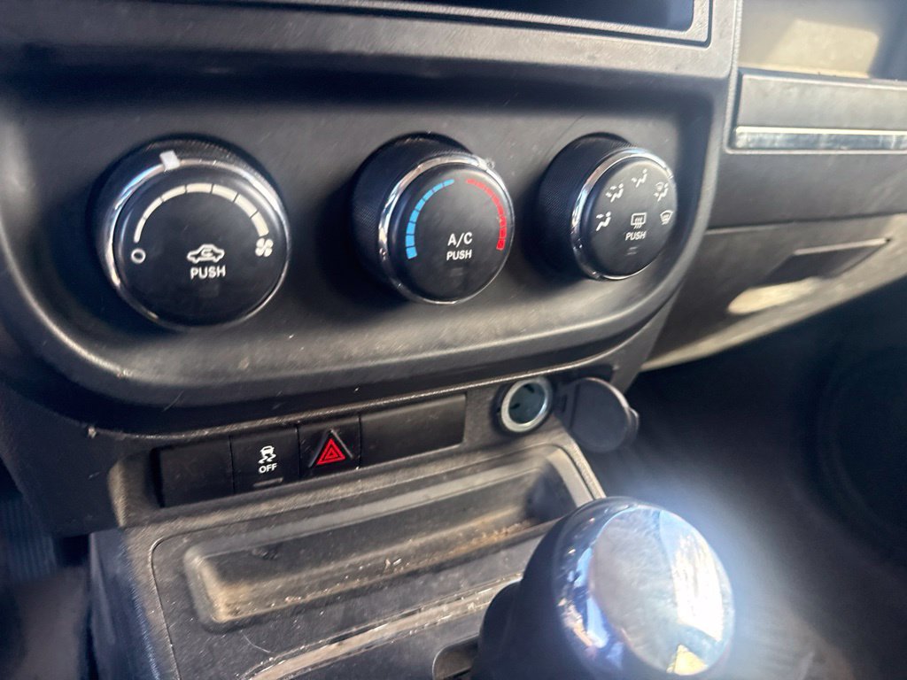 Used 2015 Bright White Clearcoat Jeep Sport image 36