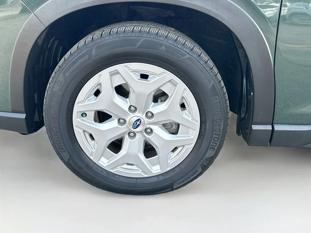 Used 2023 Green Subaru Base image 38