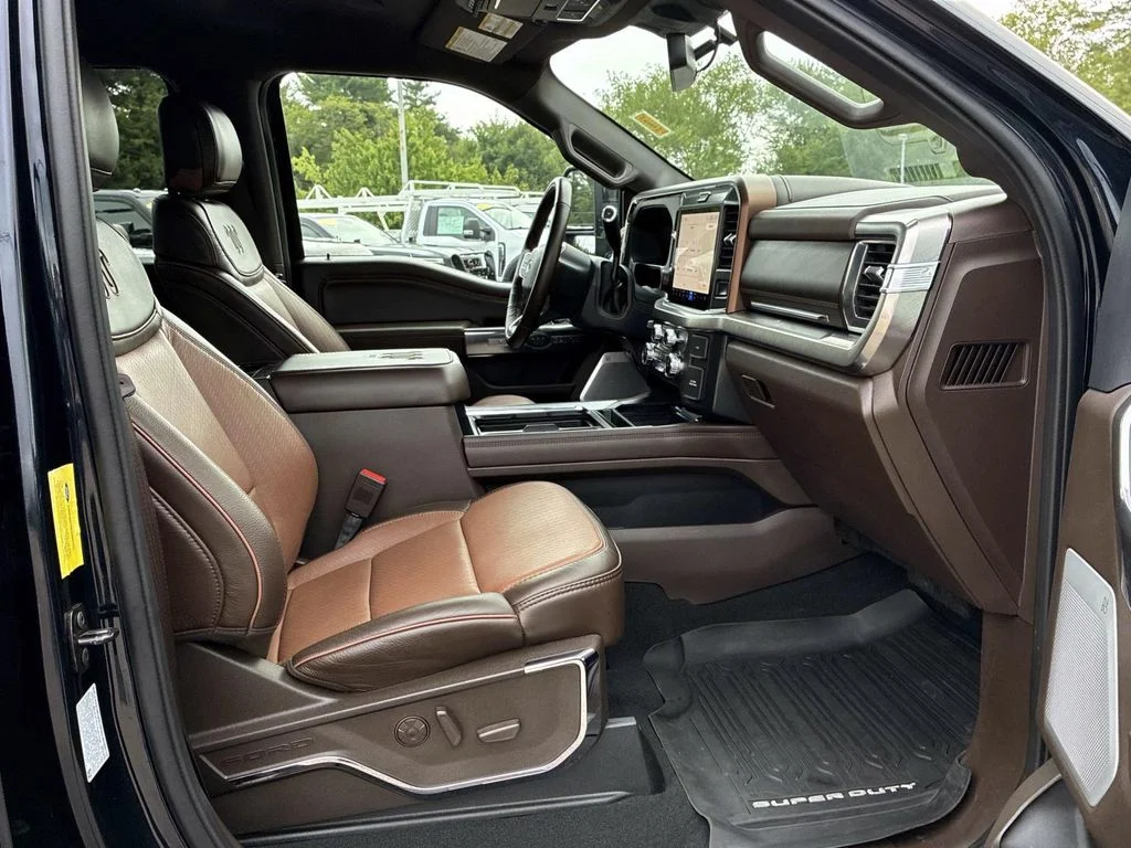Used 2025 Blue Ford King Ranch image 10