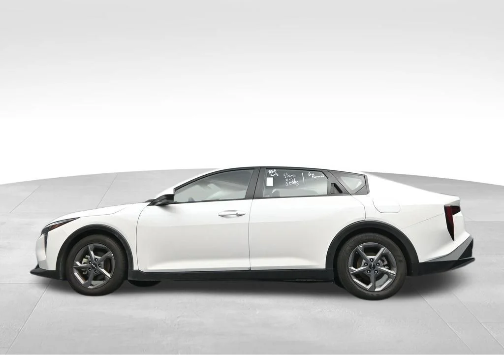 2025 Kia K4 LXS - Photo 37