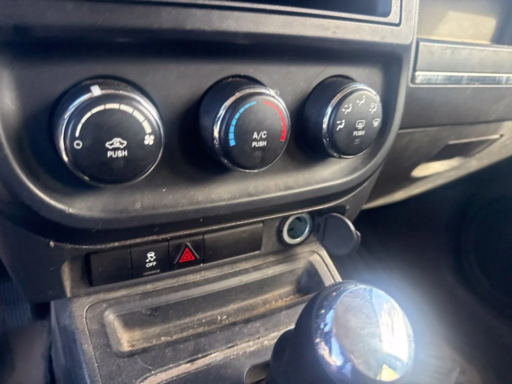 Used 2015 Bright White Clearcoat Jeep Sport image 36